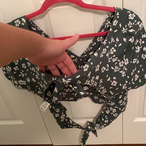 Evergreen open back blouse size large never worn - Picture 2 of 2